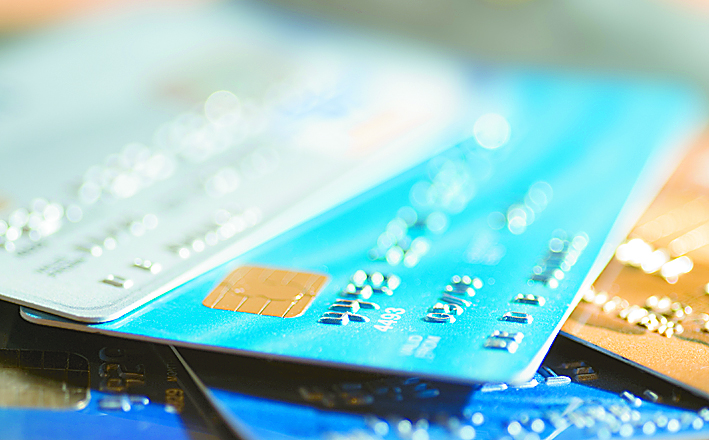 Πολίτες άνω των 67 ετών καταγγέλουν αποκλεισμό από πιστωτικές κάρτες