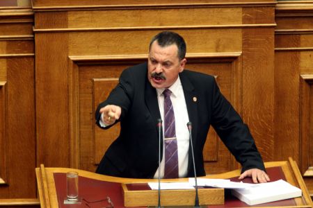 Βουλή: Ρατσιστικό ντελίριο Χρ. Παππά που έσκισε το ν/σ της ιθαγένειας