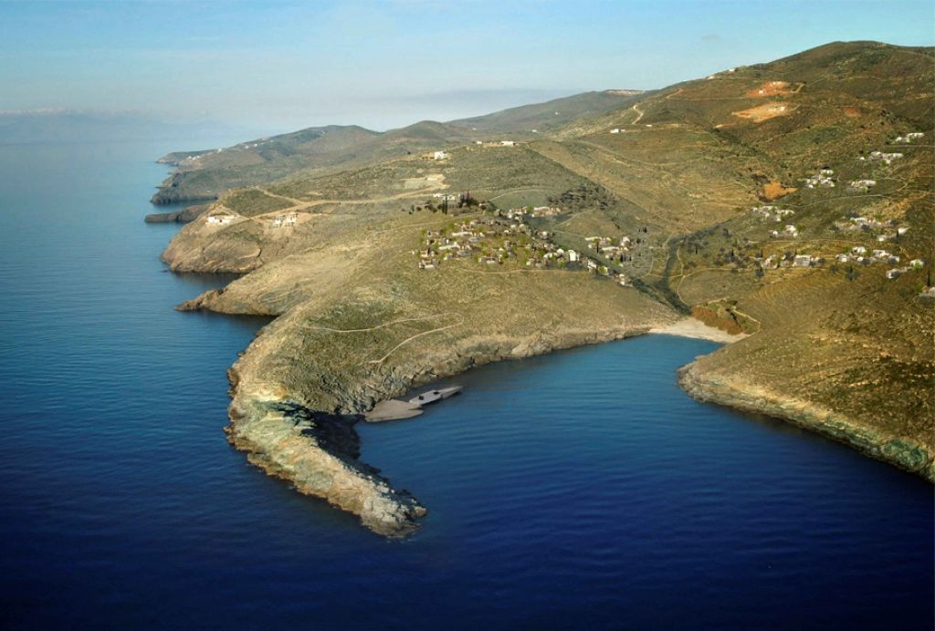 ΥΠΕΚΑ: Εγκρίθηκαν δύο τουριστικές επενδύσεις σε Μήλο και Κέα