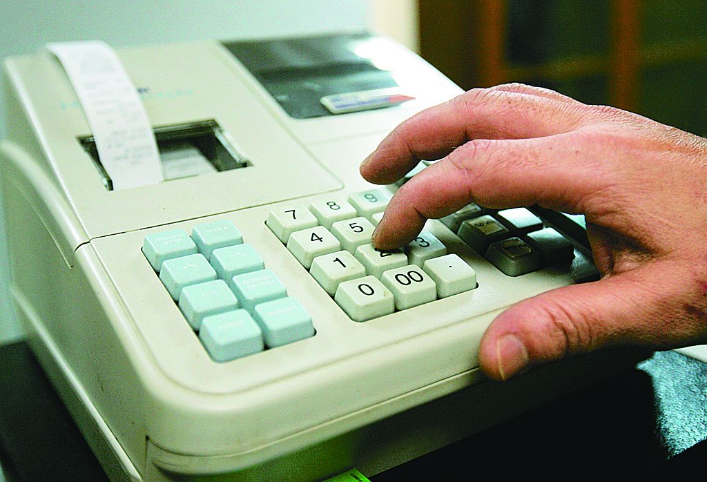 Ευρωβαρόμετρο: Πρωτιά της Ελλάδας στις αγορές χωρίς απόδειξη και ΦΠΑ