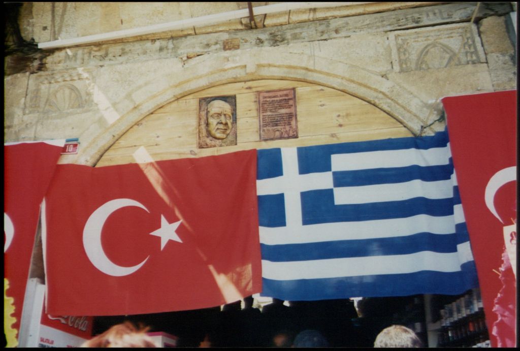 Ο τούρκος πρέσβης καλεί την Ελλάδα να συνεργαστεί στην υπόθεση των «8»