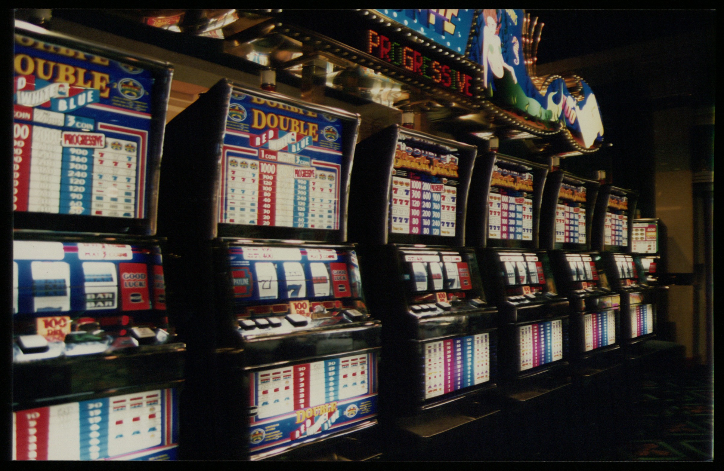 Σφοδρή κριτική στο ν/σ για τα παίγνια: Η χώρα θα μετατραπεί σε ένα απέραντο καζίνο