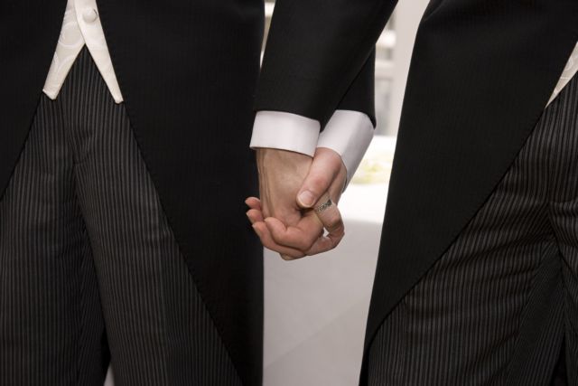 Athens Mayor symbolically signs first same-sex civil partnerships