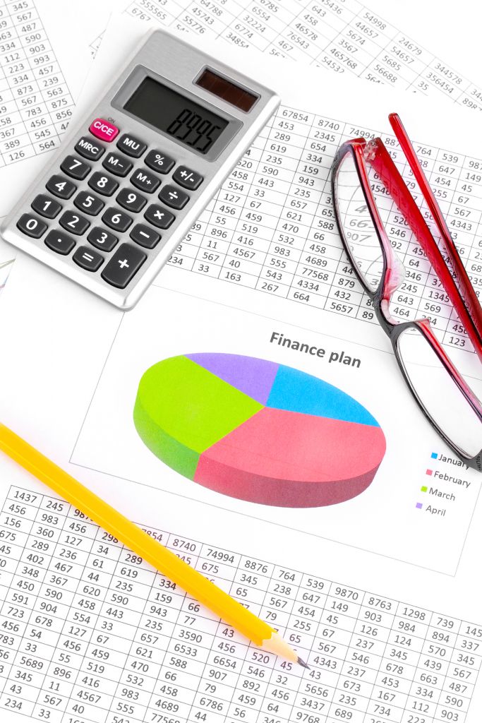 Μελέτη για την ελληνική οικονομία στα χέρια της Μέρκελ