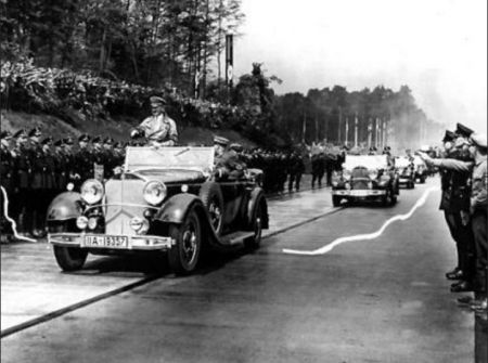 Συνωμοσίες και θηριωδίες