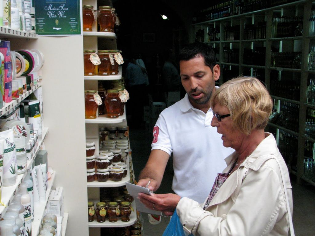 ΕΛΣΤΑΤ: Αυξήθηκαν οι απασχολούμενοι στο λιανεμπόριο