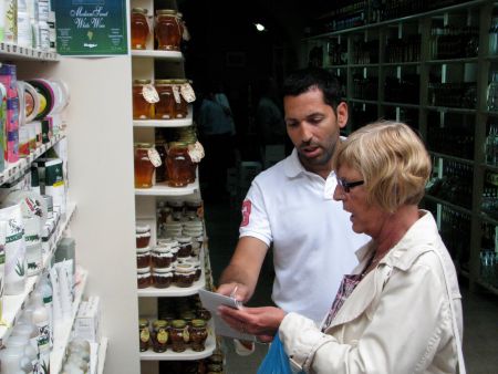 ΕΛΣΤΑΤ: Αυξήθηκαν οι απασχολούμενοι στο λιανεμπόριο