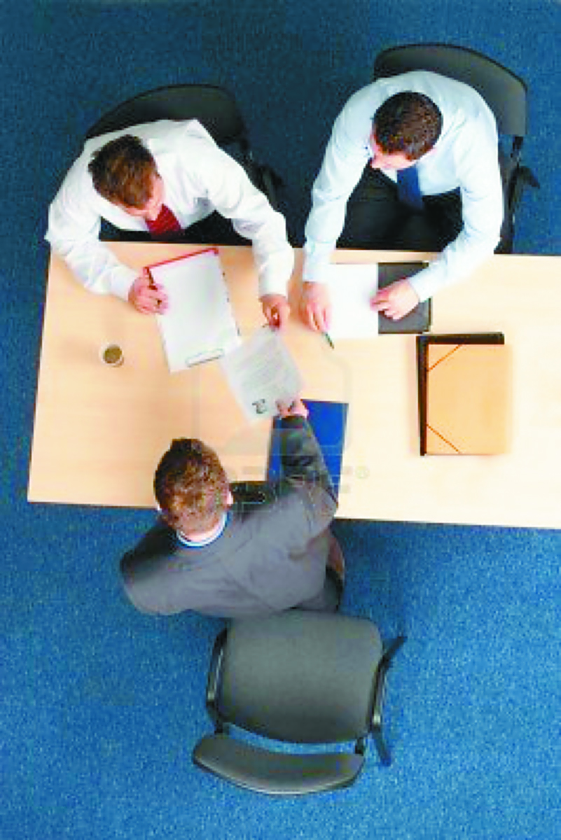 Φρενάρουν οι μειώσεις αλλά καθυστερούν οι πληρωμές