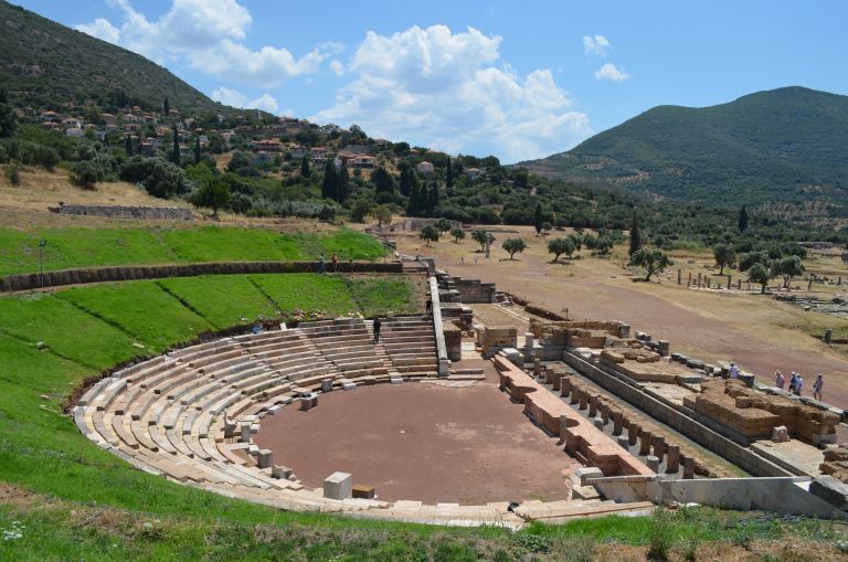 Το μελωδικό ξύπνημα του αρχαίου θεάτρου της Μεσσήνης | tovima.gr