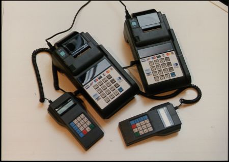 Σε ιστορικά υψηλά η χρήση των καρτών τις ημέρες των εορτών