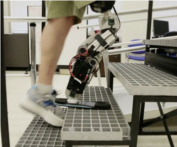 Tεχνητό πόδι κινείται με τη σκέψη