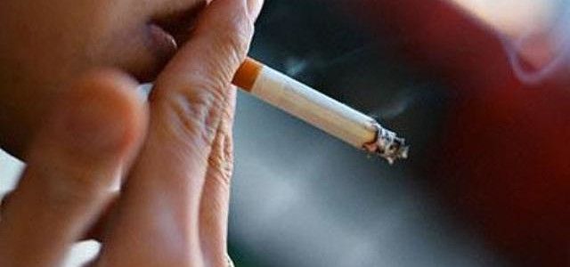 Πιο γηρασμένο το δέρμα των καπνιστών