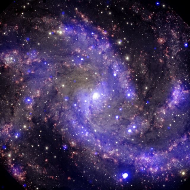 Ενας γαλαξίας σκέτο… πυροτέχνημα