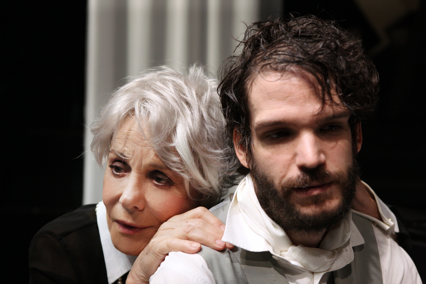 Κερδίστε 60 διπλές προσκλήσεις για τη θεατρική παράσταση «Βρικόλακες»