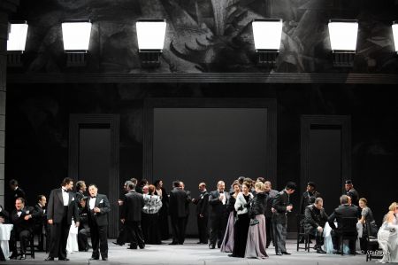 Λυρική: Αναβάλλεται η πρεμιέρα της «Νυχτερίδας»