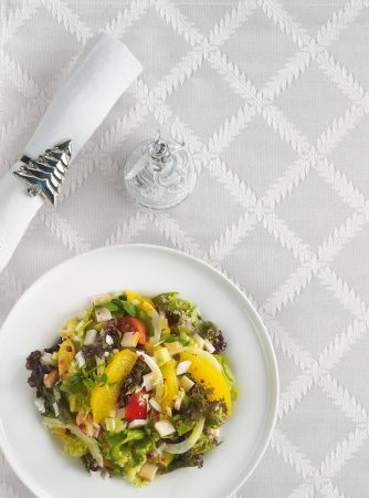 Σαλάτα με πορτοκάλι, καπνιστή γαλοπούλα και αβοκάντο