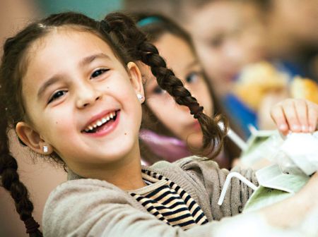 Συσσίτια με χαμόγελα στα σχολεία