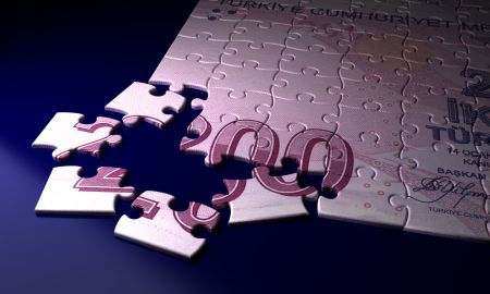 Σε Συμπληγάδες η Τουρκία, στη μέγγενη η λίρα