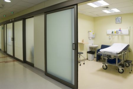 Συνταξιούχος πυροβόλησε την άρρωστη γυναίκα του στην κλινική και αυτοκτόνησε