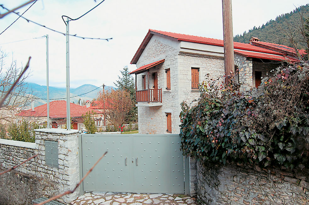 Κομισιόν: Ερευνά την υπόθεση του ξενώνα Λιάπη στο Καρπενήσι