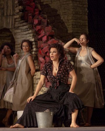 Οπερα στην οθόνη ή στο θέατρο;