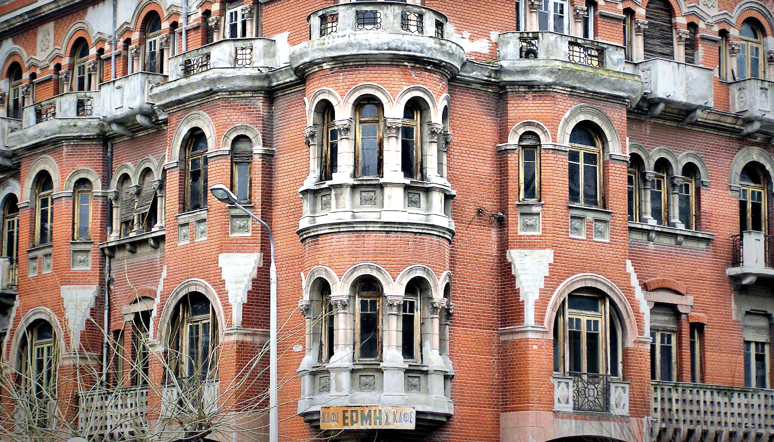 Ο Ιβάν Σαββίδης αγόρασε το «κόκκινο σπίτι» στη Θεσσαλονίκη