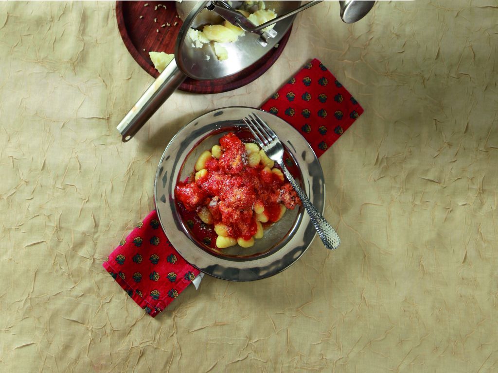 Νιόκι πατάτας με κεφτέδακια