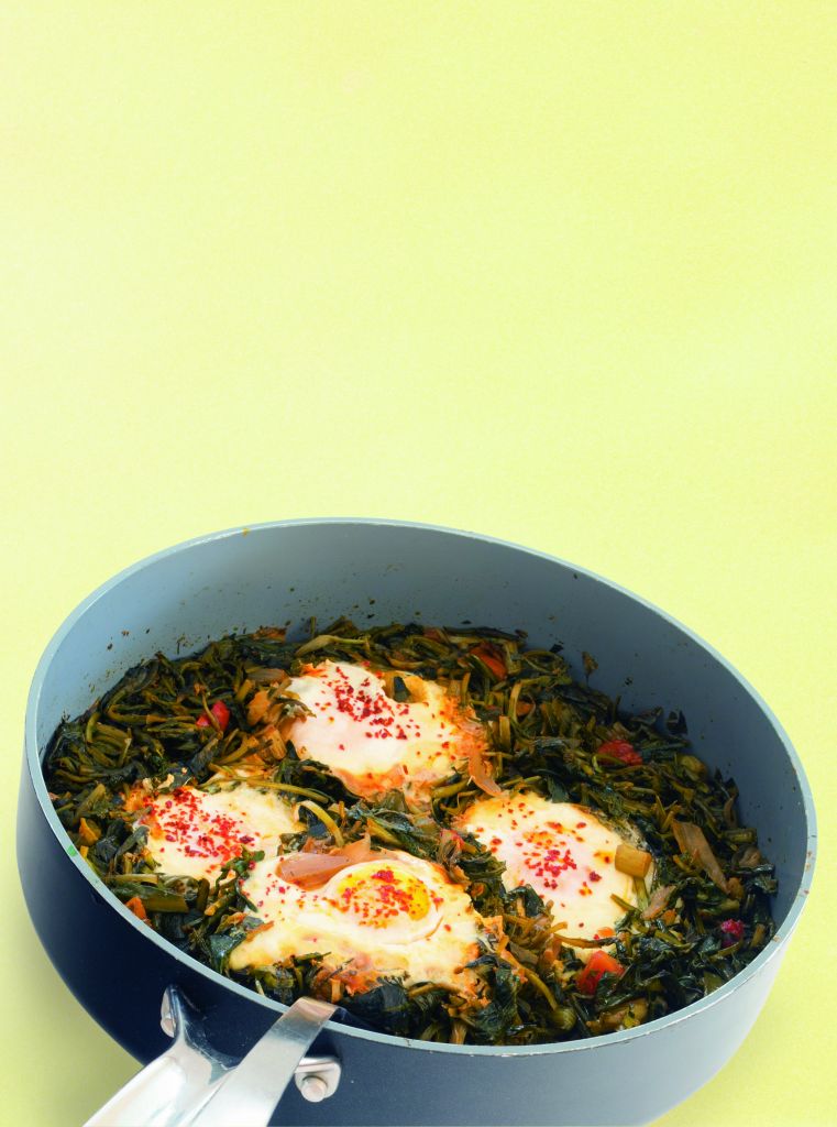 Χόρτα τσιγάριστα με αβγά