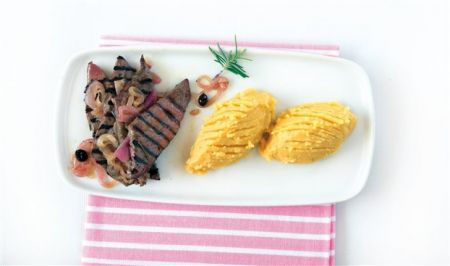 Φάβα Σαντορίνης με συκώτι