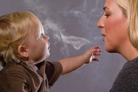 Tο παθητικό κάπνισμα προκαλεί γήρανση των παιδικών αρτηριών