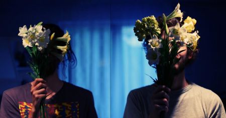 Ναι λουλούδια, ναι πλαστικά