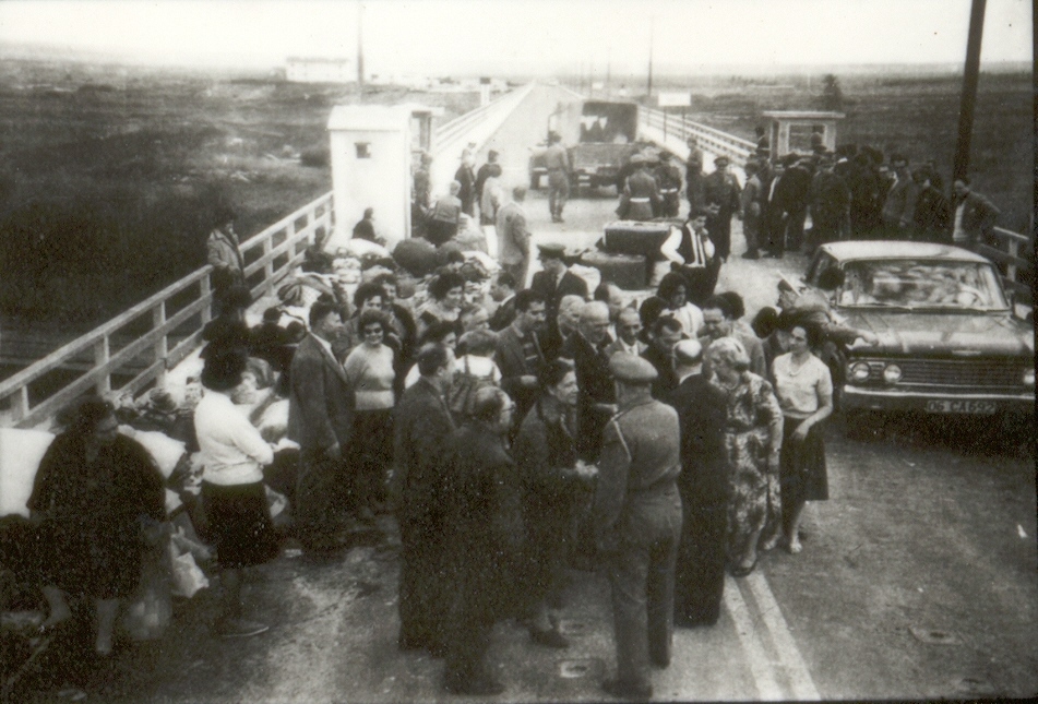 Η απέλαση των Ελλήνων της Κωνσταντινούπολης από το κράτος της Τουρκίας με την κατηγορία «βλαβερών δραστηριοτήτων» το 1964