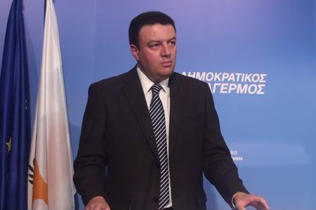 Ρήξη ανευρύσματος υπέστη ο κύπριος υπουργός Αμυνας