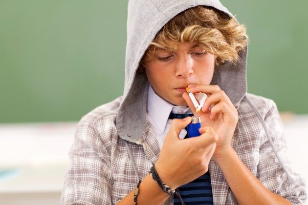 Οι «πρόωροι» καπνιστές αποκτούν υπέρβαρα αγόρια