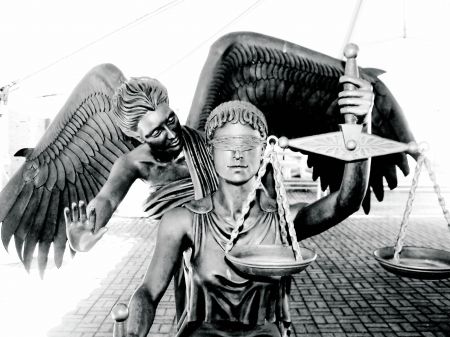 Οι γυναίκες που νίκησαν τη Χρυσή Αυγή