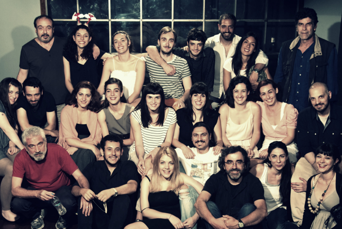 Το θέατρο νικά την κρίση