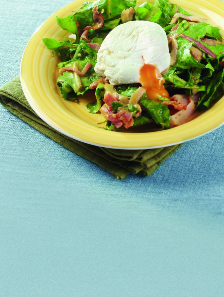 Ραδίκια του βουνού με αβγά ποσέ