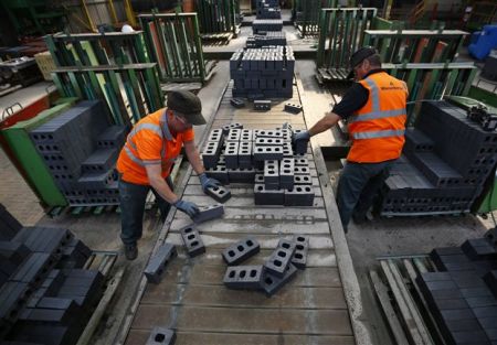 Πτώση 2% στις τιμές βιομηχανικών προϊόντων