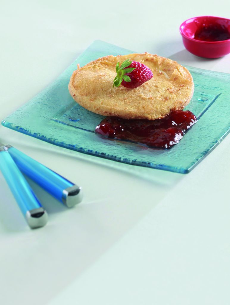 Μετσοβόνε με σουσάμι και πικάντικη μαρμελάδα φράουλα