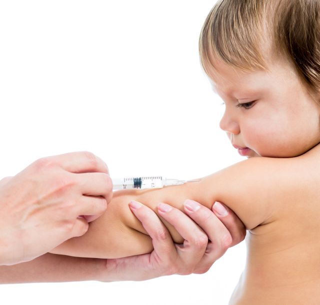 Αυξάνονται στην Ελλάδα τα παιδιά που δεν έχουν εμβολιαστεί