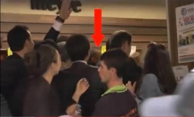 Ο Ερντογάν με χτύπησε, αλλά δεν το ήθελε, δηλώνει το «θύμα»