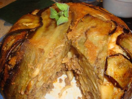 Πίτα με μελιτζάνες και μακαρόνια