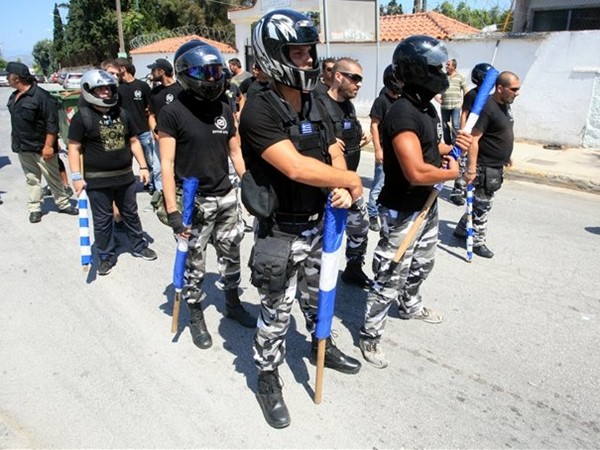 Η Χρυσή Αυγή απλώνει τα πλοκάμια της στους νέους