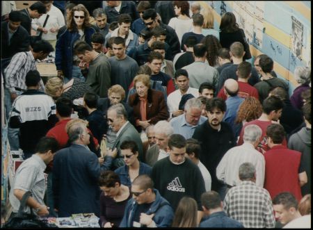 Μειώνεται και γηράσκει ο πληθυσμός της Ελλάδας