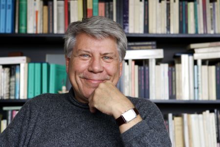 Γκούντερ Γκεμπάουερ: «Το αριστερό και το δεξιό ποδόσφαιρο είναι παρελθόν»