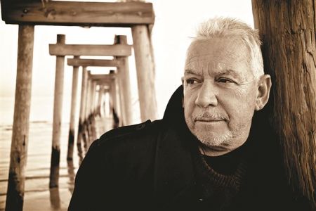 Ερικ Μπάρτον και Calexico στη σκηνή του Rockwave Festival