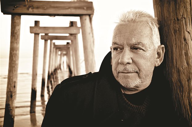 Ερικ Μπάρτον και Calexico στη σκηνή του Rockwave Festival