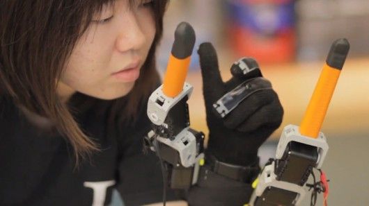 Ρομποτικά δάχτυλα προεκτείνουν τη λαβή