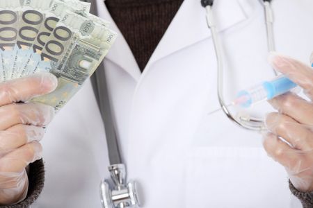 Πρόταση να λειτουργήσει σύστημα καταγγελίας για «φακελάκια»