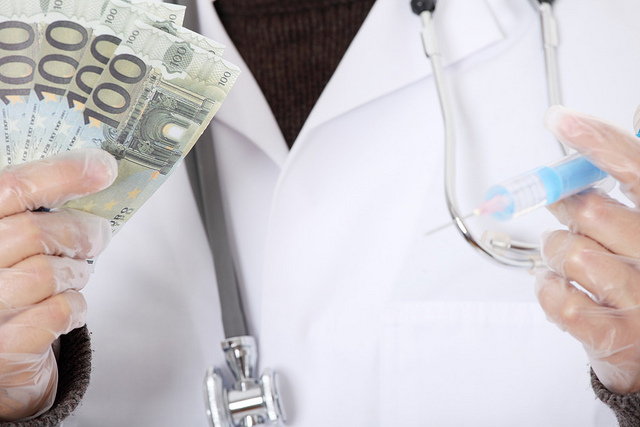 Πρόταση να λειτουργήσει σύστημα καταγγελίας για «φακελάκια»